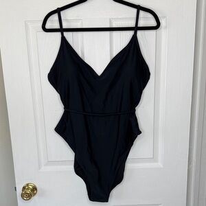 NWT Old Navy Swimsuit 🖤